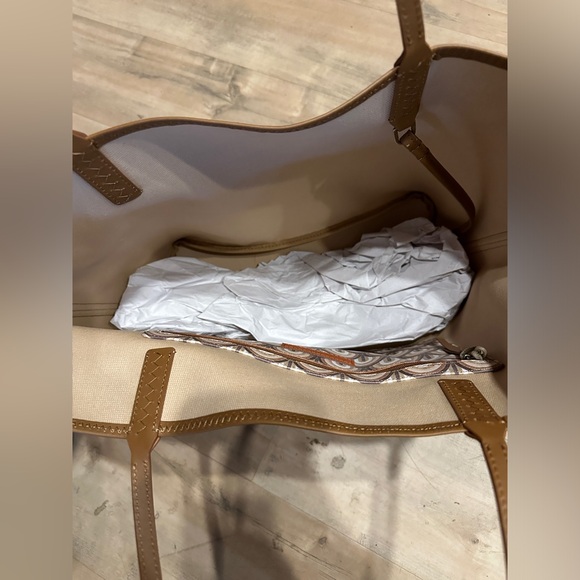 All That Tote - Picture 10 of 10